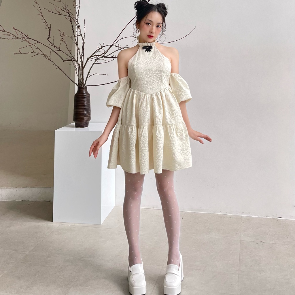 KIOBI – Đầm Mary form babydoll mini cổ yếm nhún bèo, tay bí, tùng xòe 2 tầng, lưng thun, vải gấm xốp kem - KID232161K