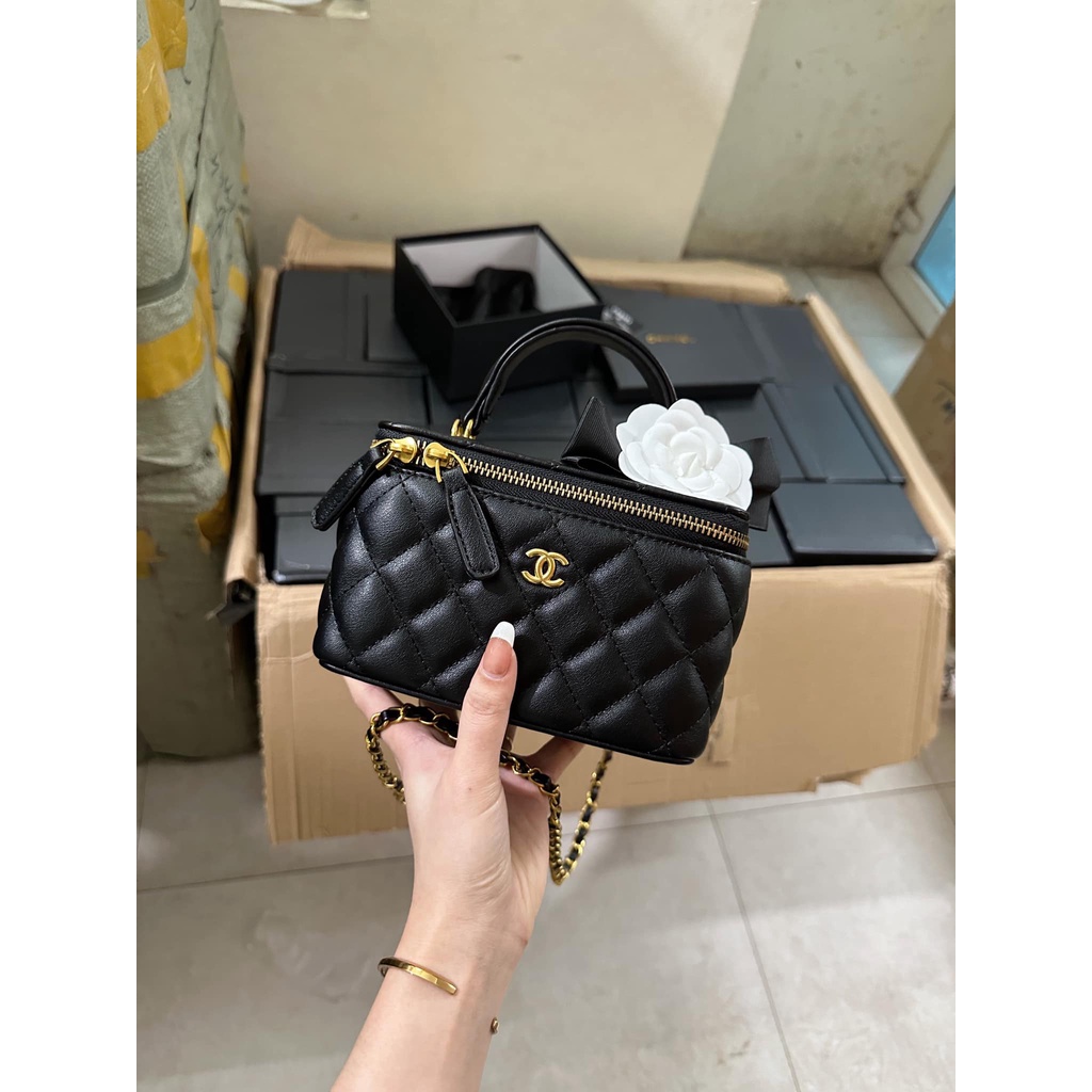 Túi xách cốp hoa trà trần trám đeo chéo dáng hộp vuông dây da phối xích Full box size 20cm