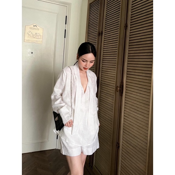 Set sơ mi tay dài thắt eo kèm quần shorts trắng đen