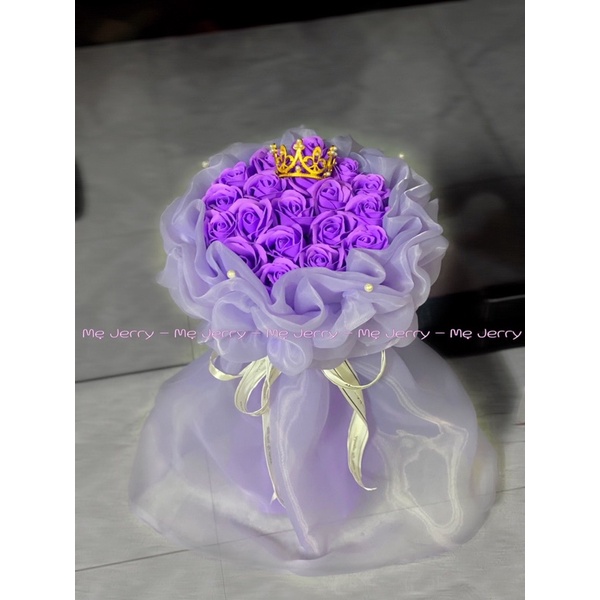 Vương miện trang trí bó hoa