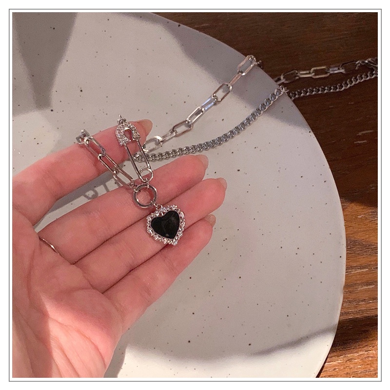Vòng cổ mạ bạc mặt hình trái tim đính đá pha lê màu đen