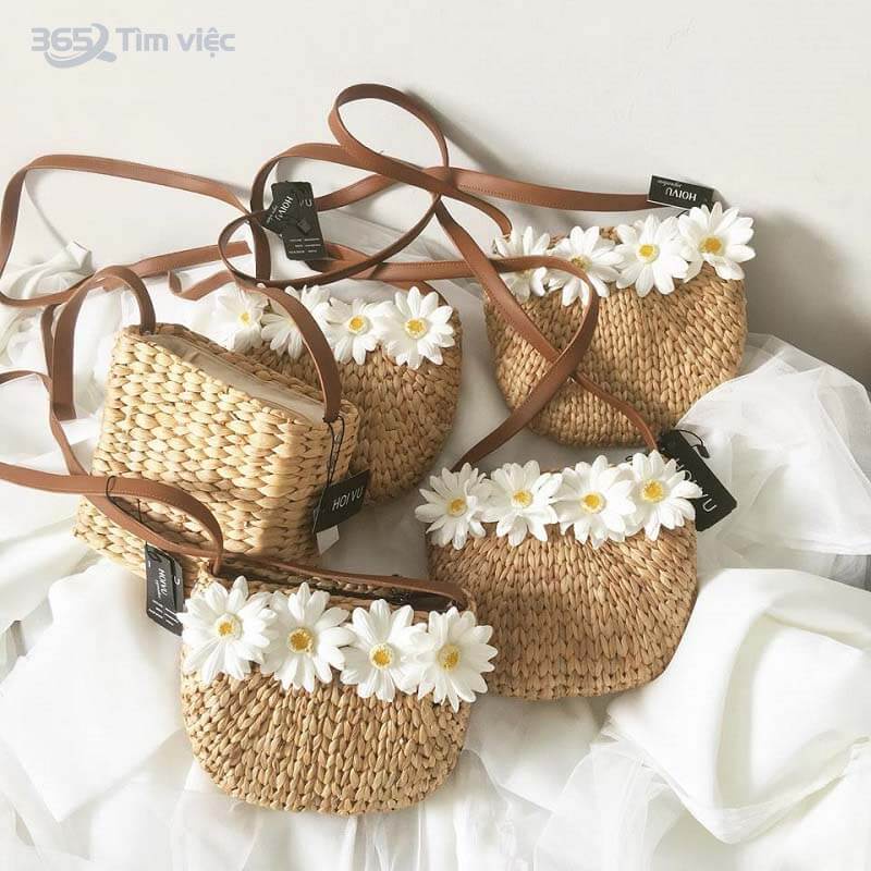 Túi sách làm bằng mây tre đan hoạ tiết