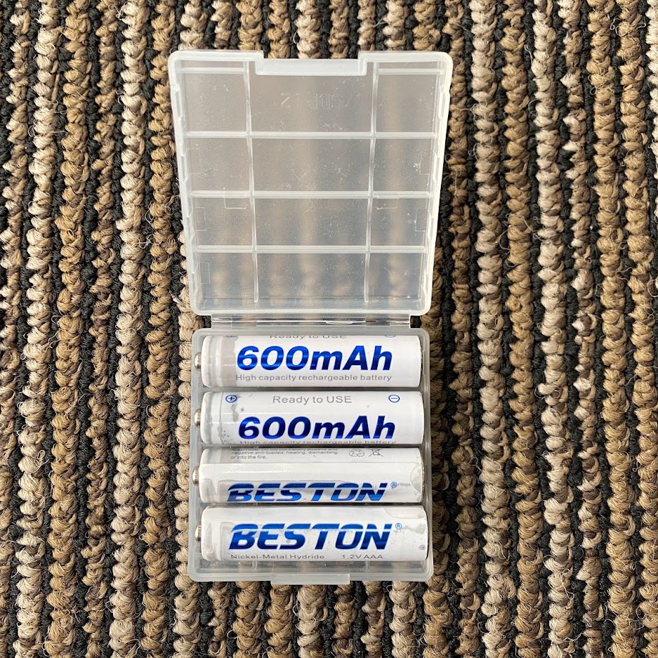 Vỉ 4 viên pin sạc AAA 600 mAh bị xấu vỏ (ố, loang), loại pin nhỏ gắn vào điều khiển, chất lượng mới 100%