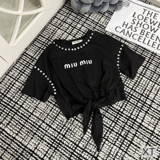 Áo thun croptop buộc eo miumiu đính đá