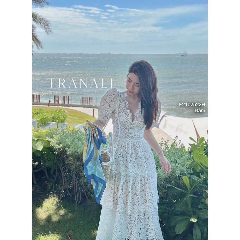 Đầm ren xòe tầng tay bồng tôn dáng