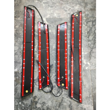 Nẹp bước chân có đèn viền nhựa đen cao cấp Innova 2018-2022