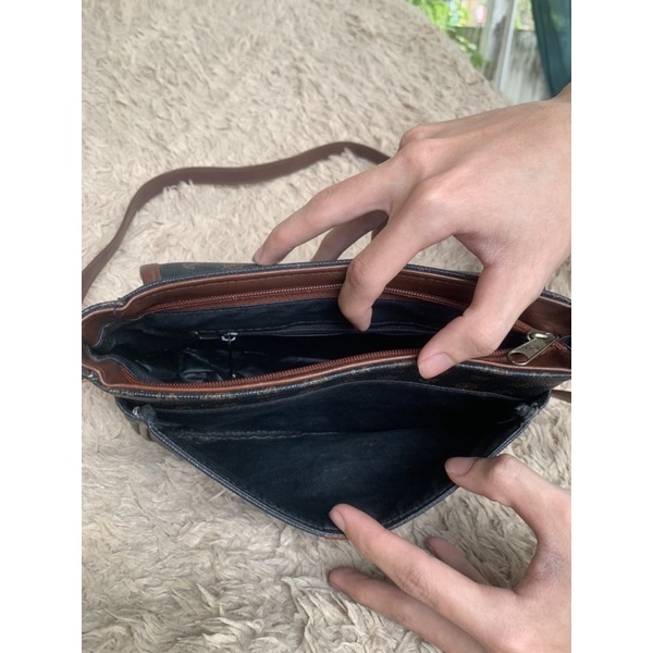 Túi chuẩn si. Túi qua sử dụng. Khách vui lòng xem hình nếu muốn biết thêm thông tin sản phẩm mời khách vô chat . Thanks.