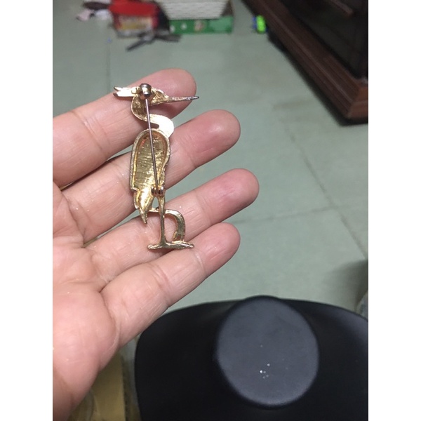 Cài áo hình động vật đi Nhật