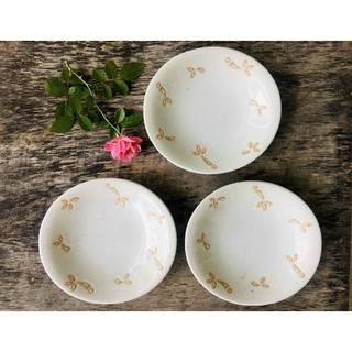 Gốm nhật - đĩa mộc tròn khắc họa tiết xinh xắn