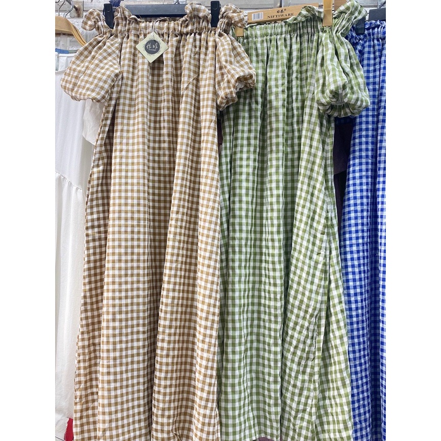 Váy kẻ caro dáng xuông trễ vai phong cách Hàn Quốc