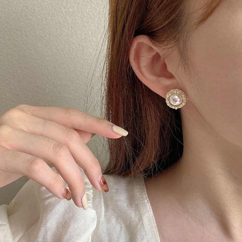 Khuyên Kẹp Vành Tai Hình Hoa Đính Ngọc Trai Đen Phong Cách Vintage Thời Trang Cho Nữ