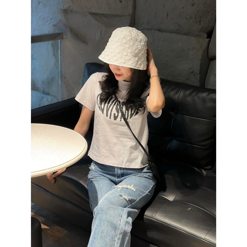 Áo Thun - LUV IS TRUE