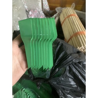 Thìa xúc cám chim ,gà,bồ câu tiện lợi