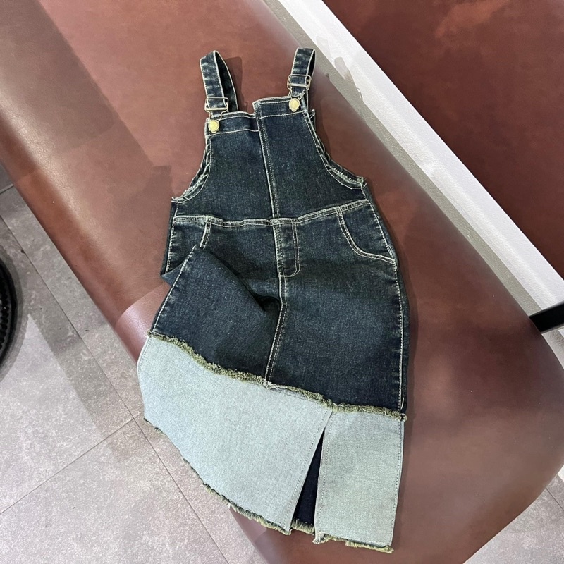 Set váy yếm kèm áo bé