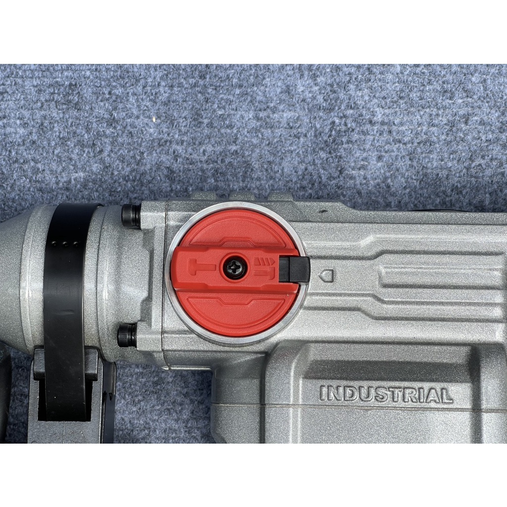 Máy khoan đục bê tông 1500W Total TH1153256