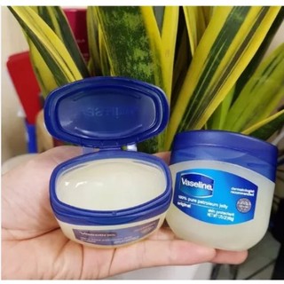 Sáp dưỡng ẩm môi vaseline mỹ 49g