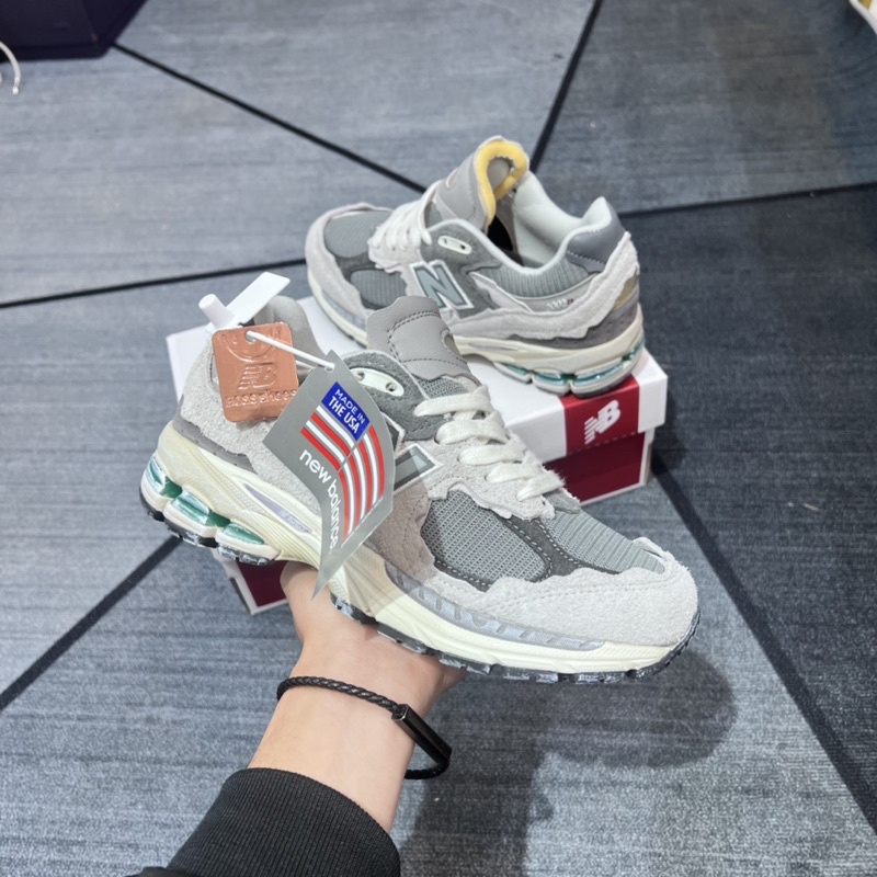 GIÀY NEWBLANCE 2002r XÁM DA LỘN GÓT VÀNG LAI AU