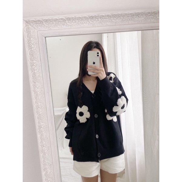 Khoác len thêu bông hoa