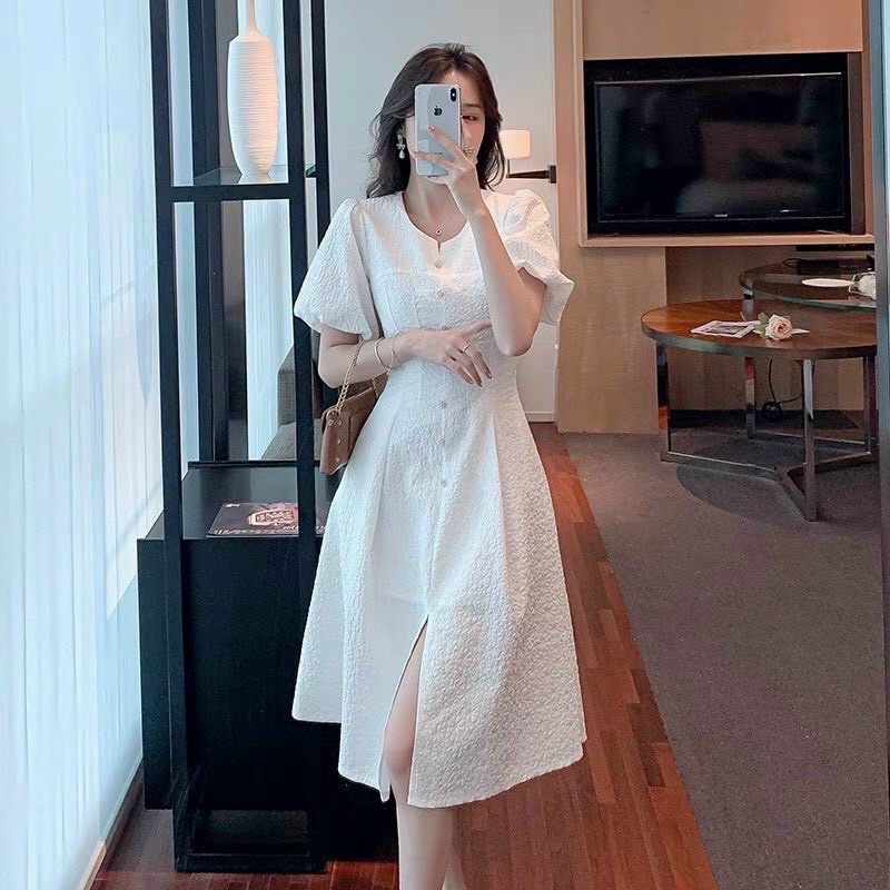 Đầm thiết kế tay bồng xẻ tà