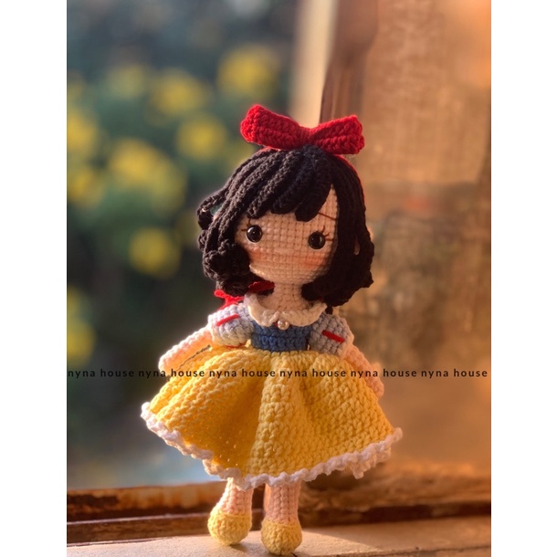 búp bê bạch tuyết