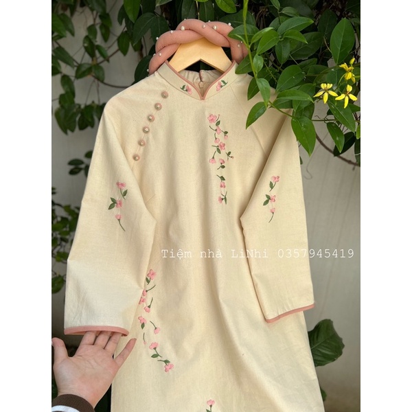 Set áo linen bột thêu hoa, viền thêu cổ, viền tay (chưa gồm mấn ngọc)