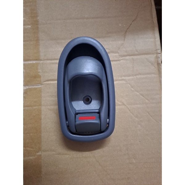 TAY MỞ CỬA TRONG KIA SPECTRA