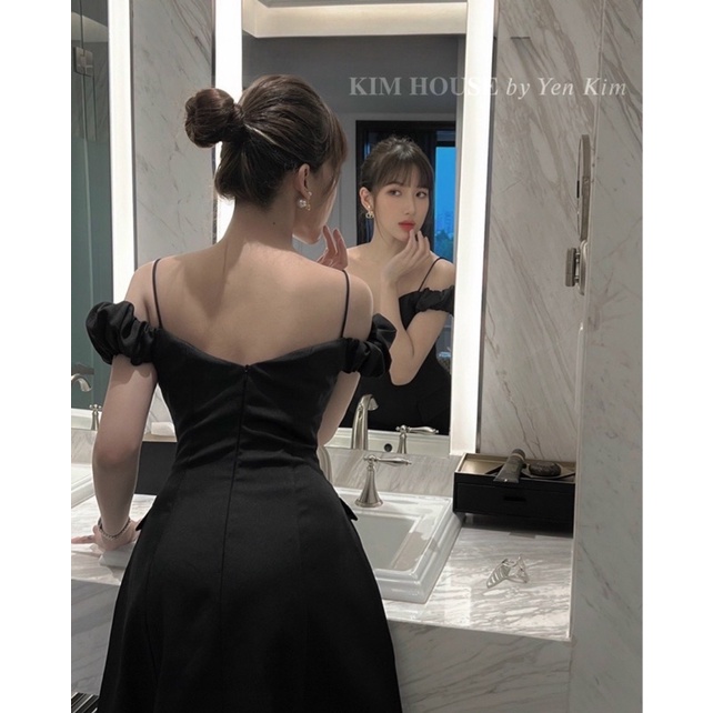 Váy trễ vai xẻ tà