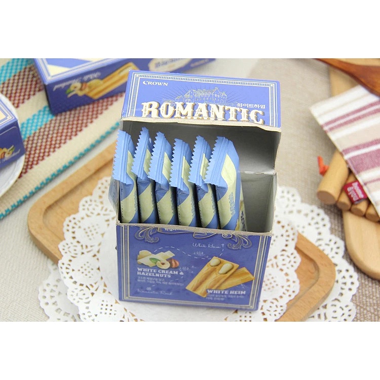 BÁNH NHÂN KEM HẠT PHỈ CROWN 47g