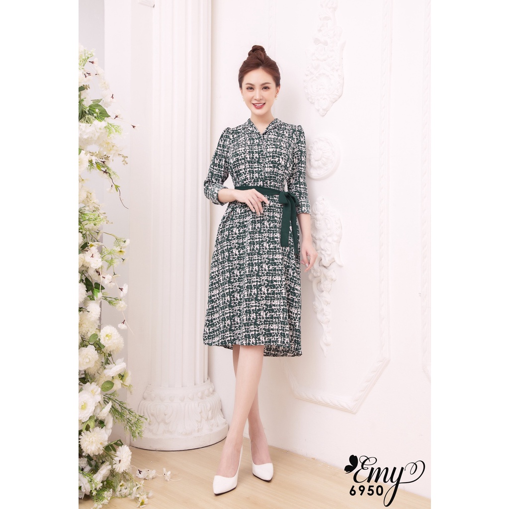 Đầm Suông EMY EM6950 Cổ Danton Tay Dài