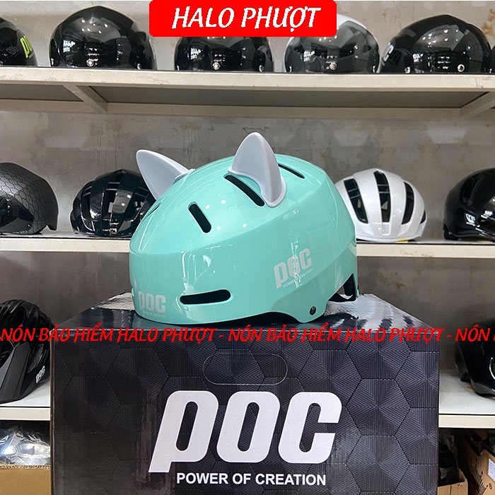Tai mèo gắn nón bảo hiểm
