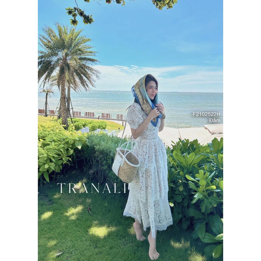 Đầm ren xòe tầng tay bồng tôn dáng