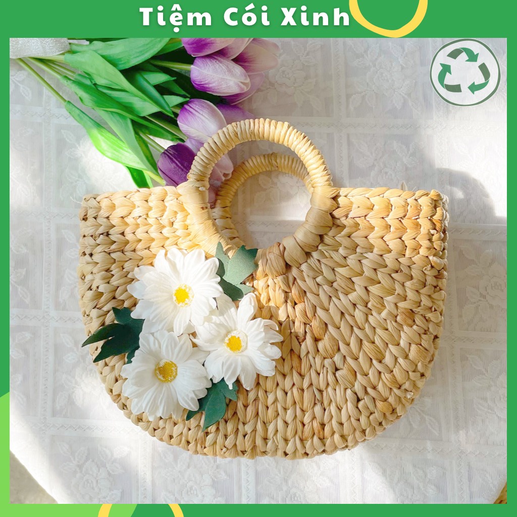 Túi cói lục bình bán nguyệt gắn hoa cúc lá đi biển vintage TIỆM CÓI XINH