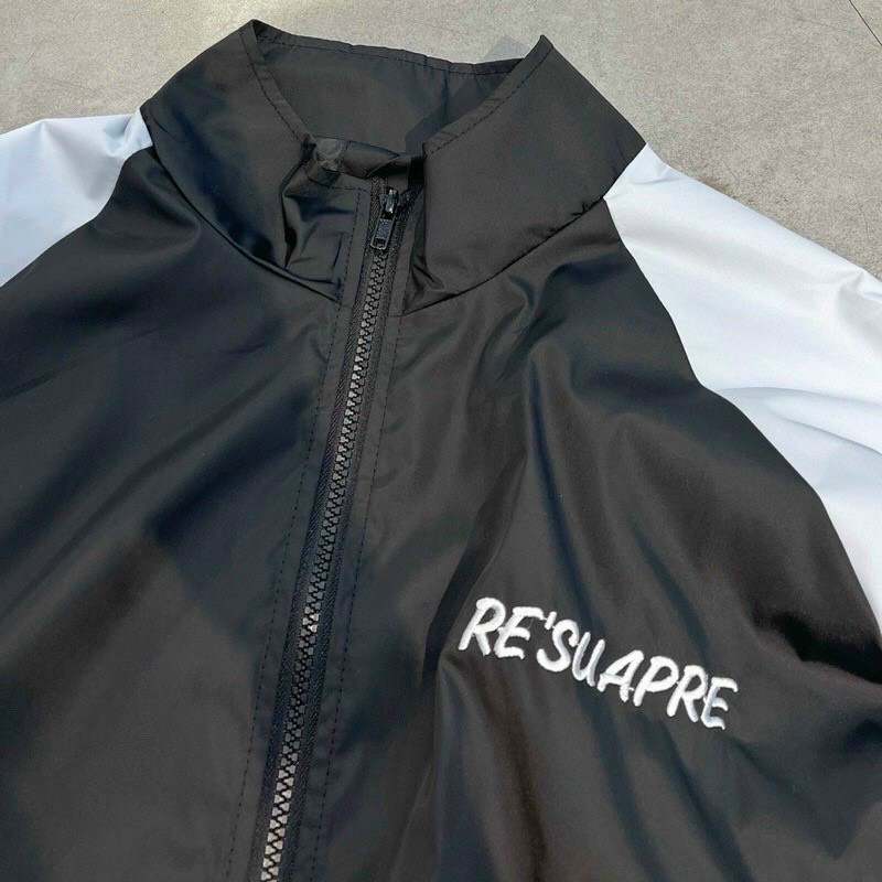 Áo khoác dù nam nữ logo RÉUAPRE được may từ chất dù hai lớp dày và mềm mịn có hai size L từkg,XL từkg