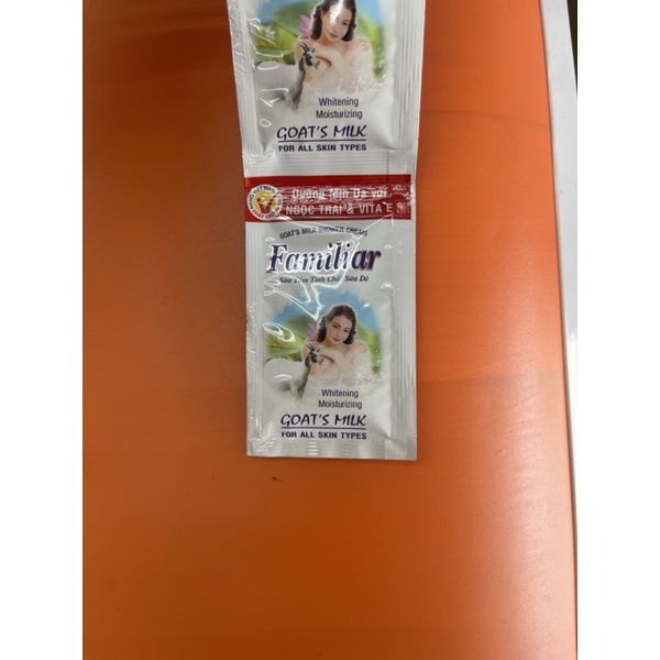 Sữa tắm Familiar Con Dê 12 gói x 6g
