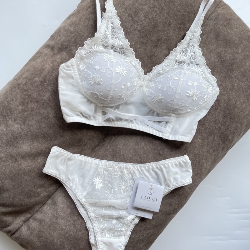 Áo lót croptop hai dây ren khoét lưng không gọng quyến rũ Ladali