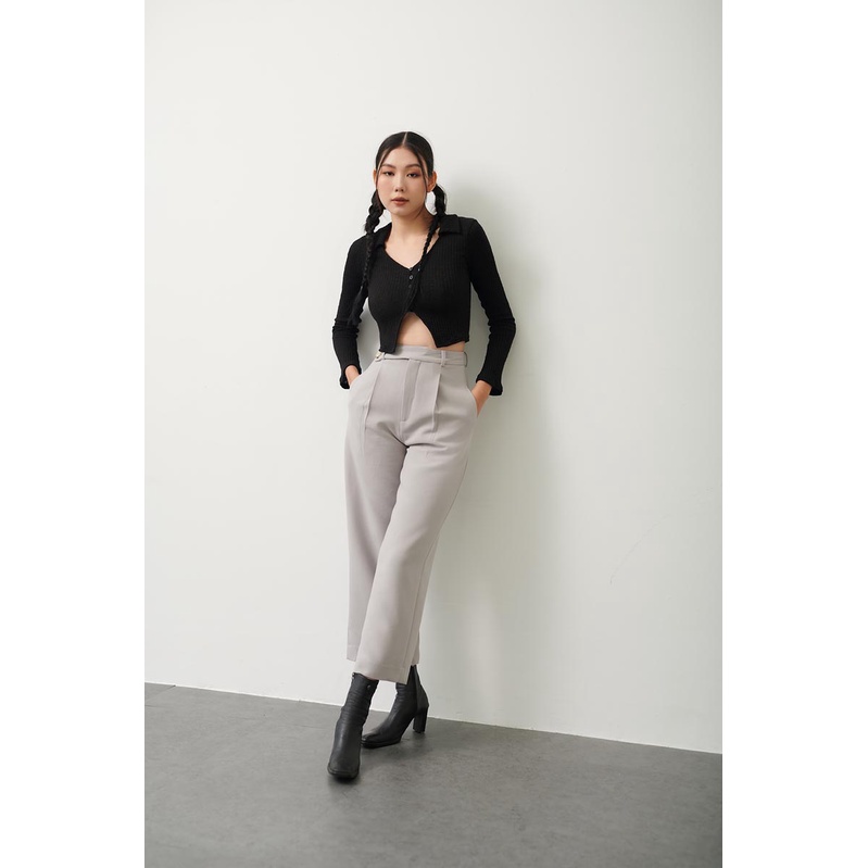 Áo thun tay dài có lá cổ gài nút xẻ V trước thời trang GAGO màu đen GA4292