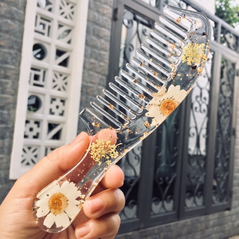 Lược Hoa cán dài Lilande (thêm tên hay ngày kỉ niệm theo yêu cầu) handmade epoxy resin