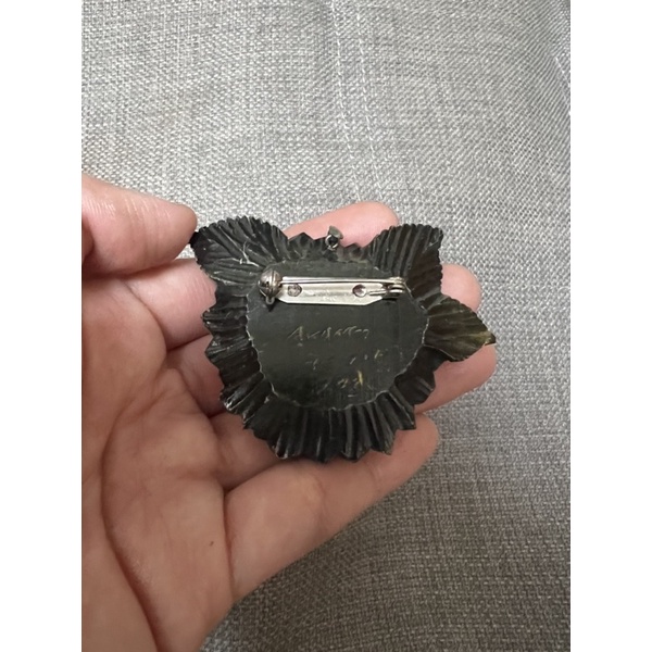 Cài áo có móc làm mặt dây chuyền