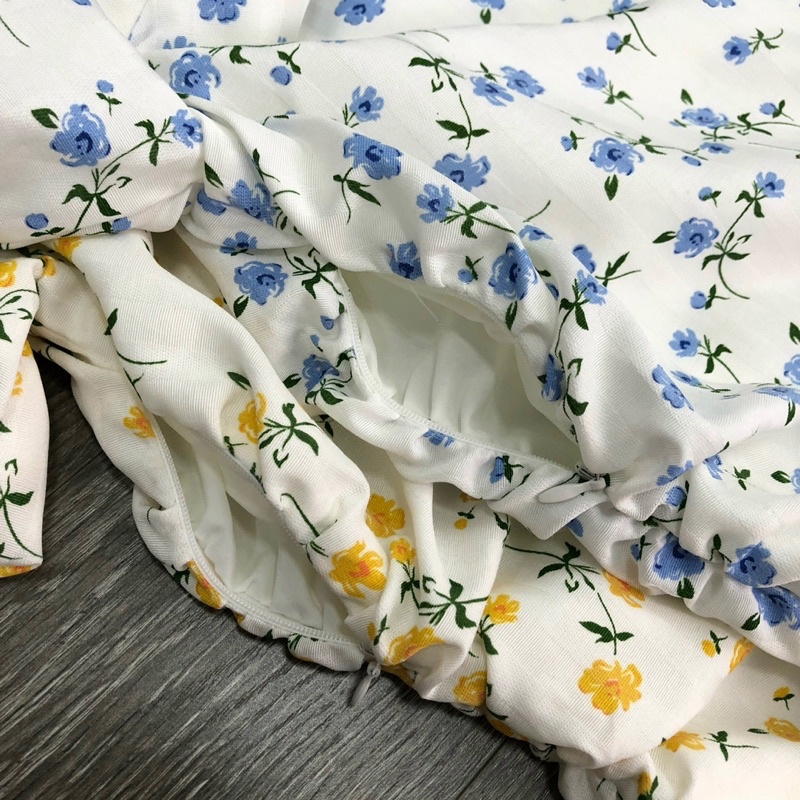 Đầm lệch vai hoa khoét eo