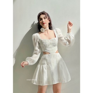 Váy trắng xếp li cách điệu QUINN DRESS - COQUI (chưa kèm hoa cổ)