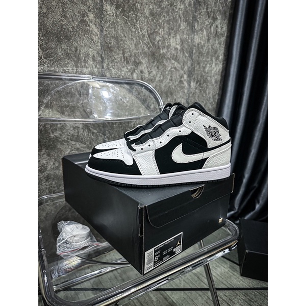 Giày thể thao cổ cao | Jordan1 Mid Black White