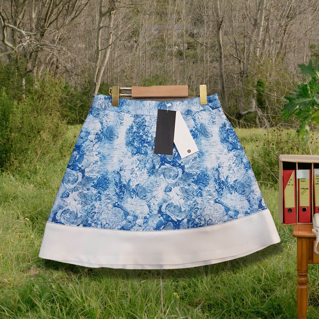 Chân váy thiết kế chữ A họa tiết xanh viền trắng nữ tính Callene 