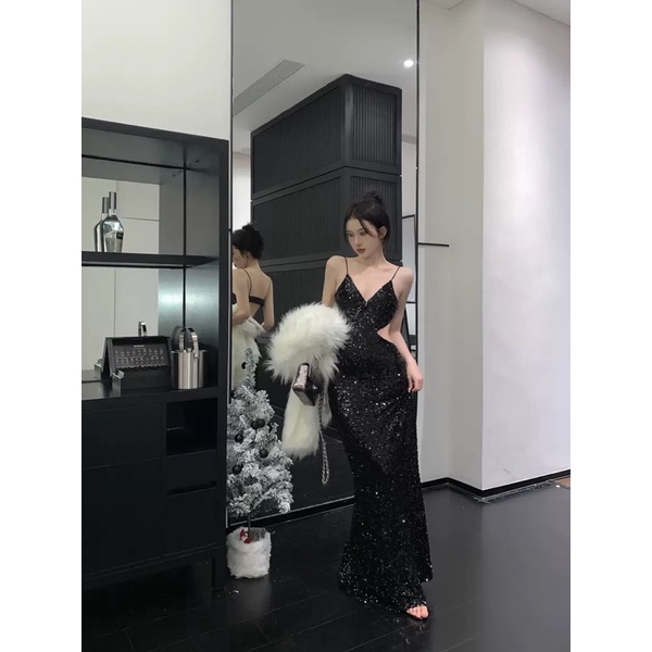 Đầm kim sa hai dây dáng dài màu đen hở lưng sexy blingbling