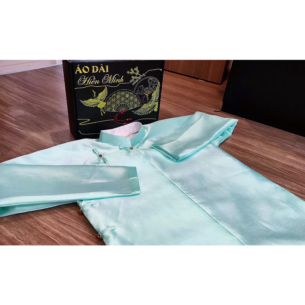 Áo dài ngũ thân tay chẽn thanh lịch, nhẹ nhàng