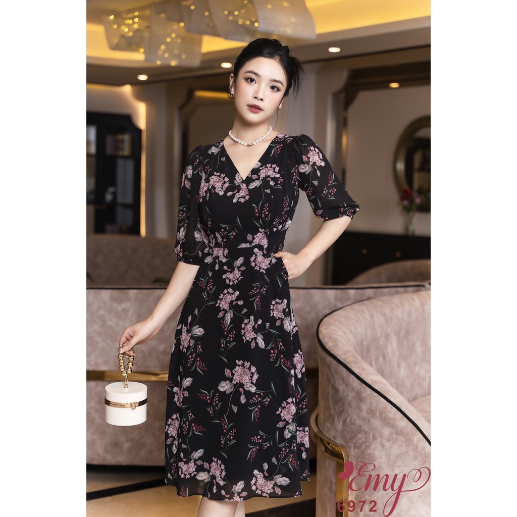 Đầm EMY EM6972 Xoè Cổ V Tay Lỡ