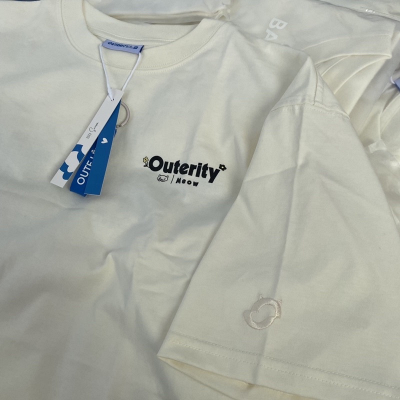 Áo Thun Outerity Mèo Màu Kem