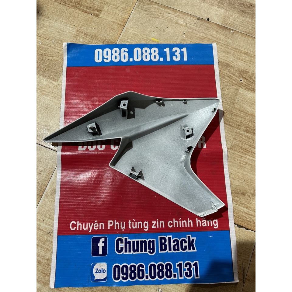 Cánh yếm trái trắng FZ150i zin chính hãng yamaha