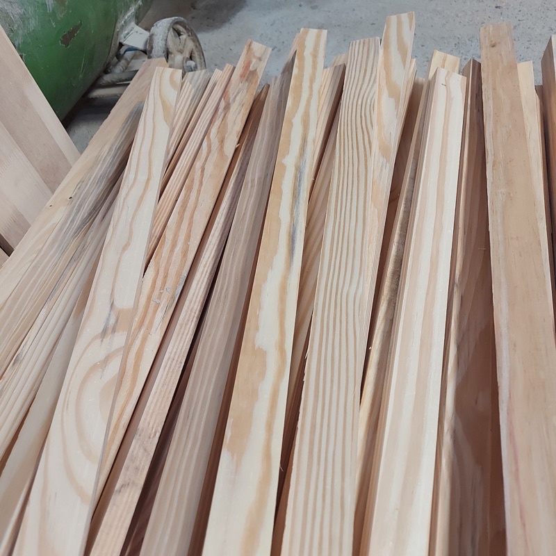 - Combo 10 thanh gỗ thông dài 95cm bào láng mịn 4 mặt
