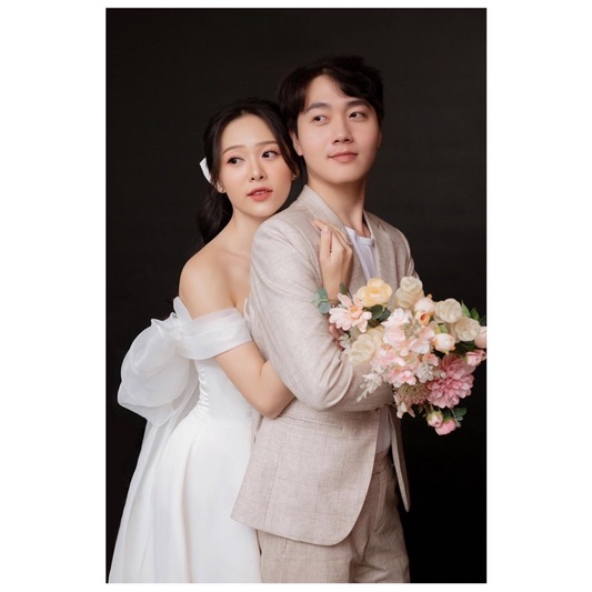 váy cưới dạ hội trắng cô dâu đi bàn xếp ly ngực trễ vai voan tơ HanJi