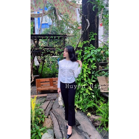 Áo sơ mi trắng cổ vạt cách điệu li ngực cúc bọc đủ size S M L XL huyen hip | BigBuy360 - bigbuy360.vn